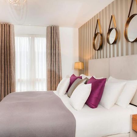 Stylish And Central Two Bedroom & Two Bathroom Apartment With Free Parking Esterno foto
