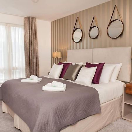 Stylish And Central Two Bedroom & Two Bathroom Apartment With Free Parking Esterno foto