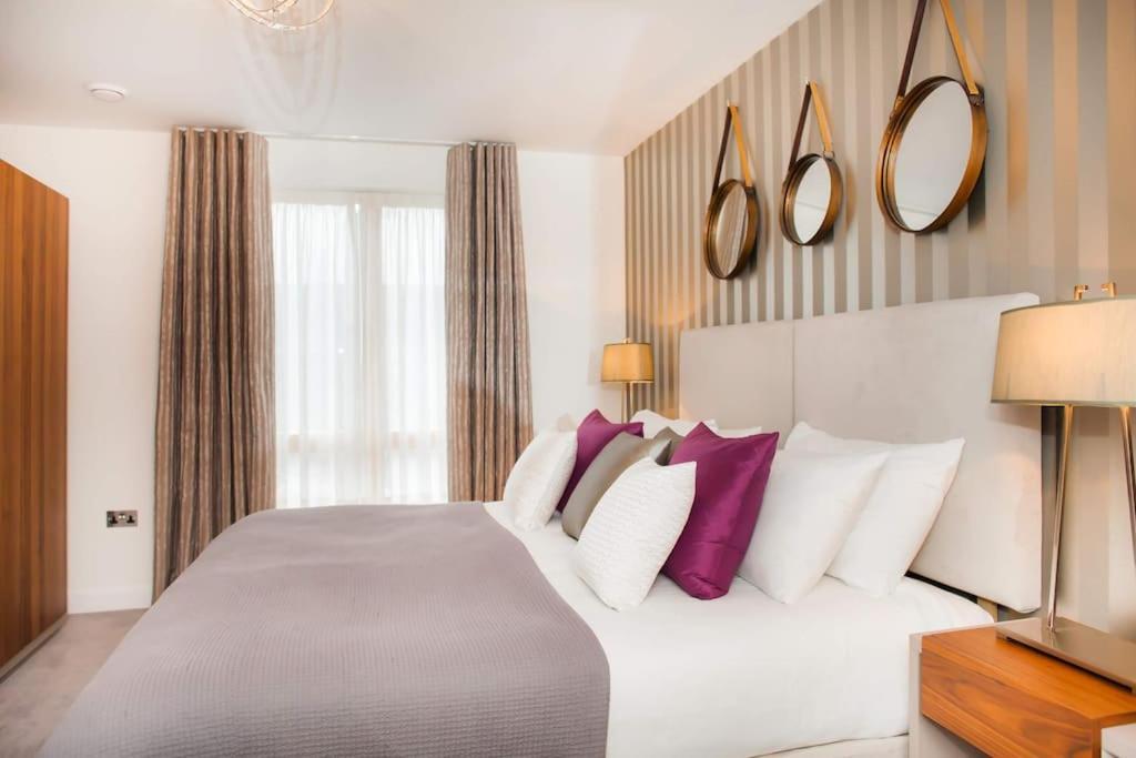 Stylish And Central Two Bedroom & Two Bathroom Apartment With Free Parking Esterno foto