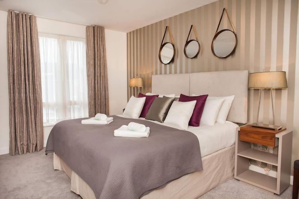Stylish And Central Two Bedroom & Two Bathroom Apartment With Free Parking Esterno foto