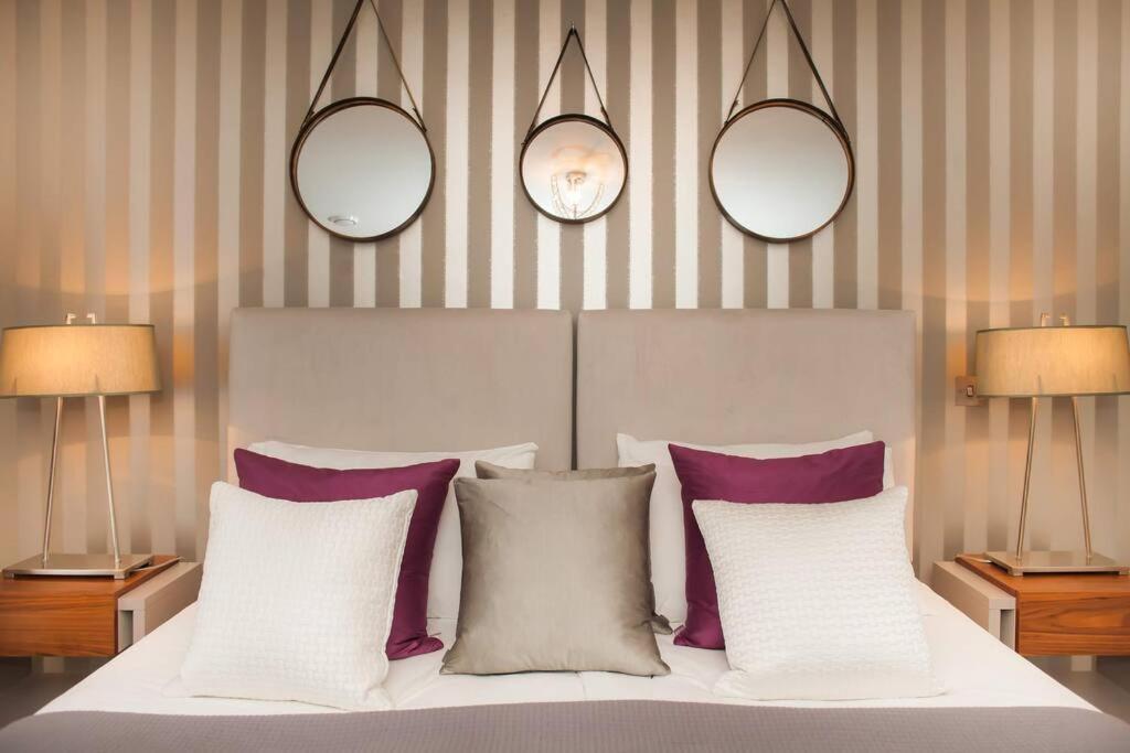 Stylish And Central Two Bedroom & Two Bathroom Apartment With Free Parking Esterno foto