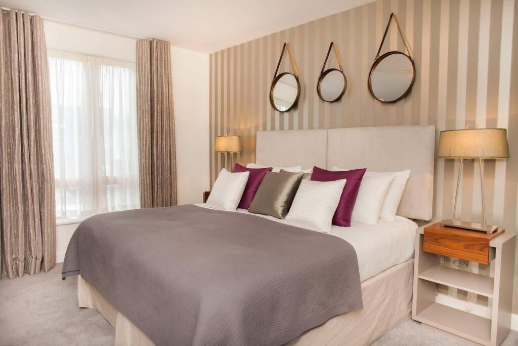 Stylish And Central Two Bedroom & Two Bathroom Apartment With Free Parking Esterno foto