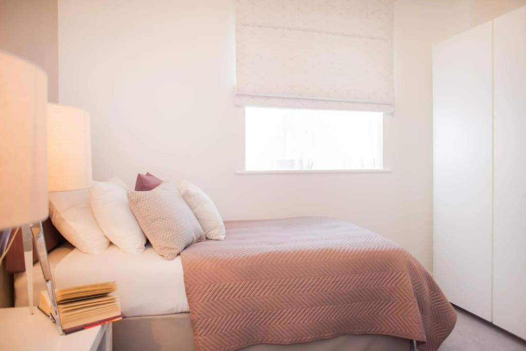 Stylish And Central Two Bedroom & Two Bathroom Apartment With Free Parking Esterno foto